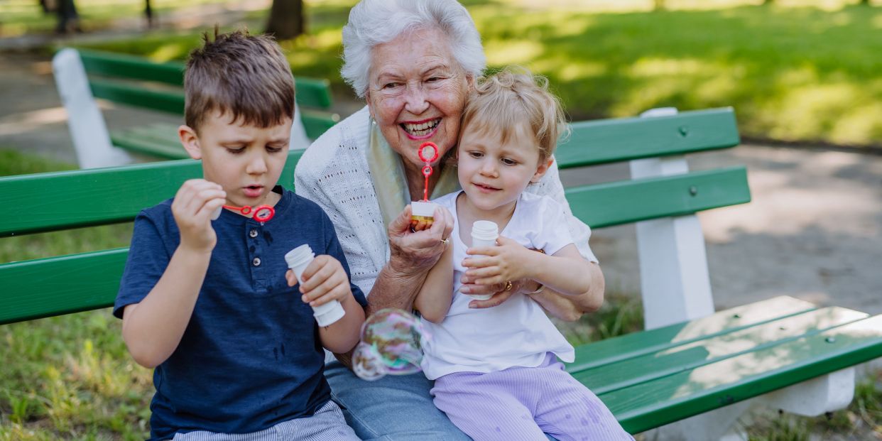 Día abuelos Cooperación intergeneracional contra edadismo