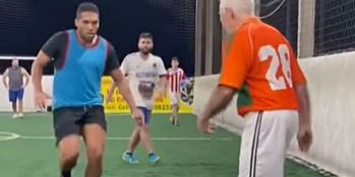 Abuelo Sorprende Con Su T Cnica En Un Partido De F Tbol