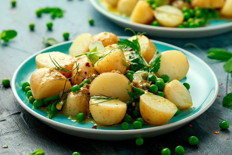 Ensalada de patatas con guisantes. Foto: Bigstock