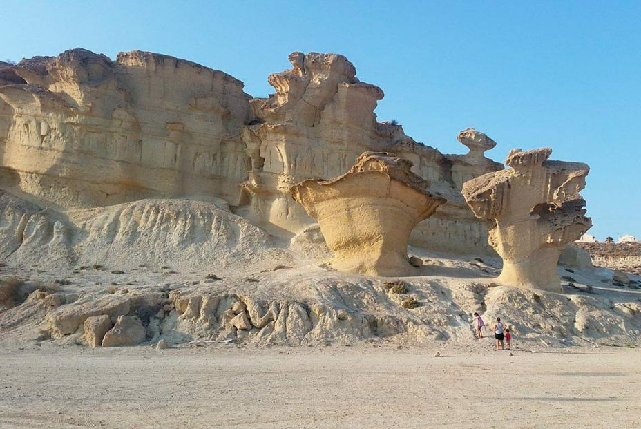 Playas de Mazarrón: Erosiones de Bolnuevo y los mejores salazones. Foto: Wikipedia