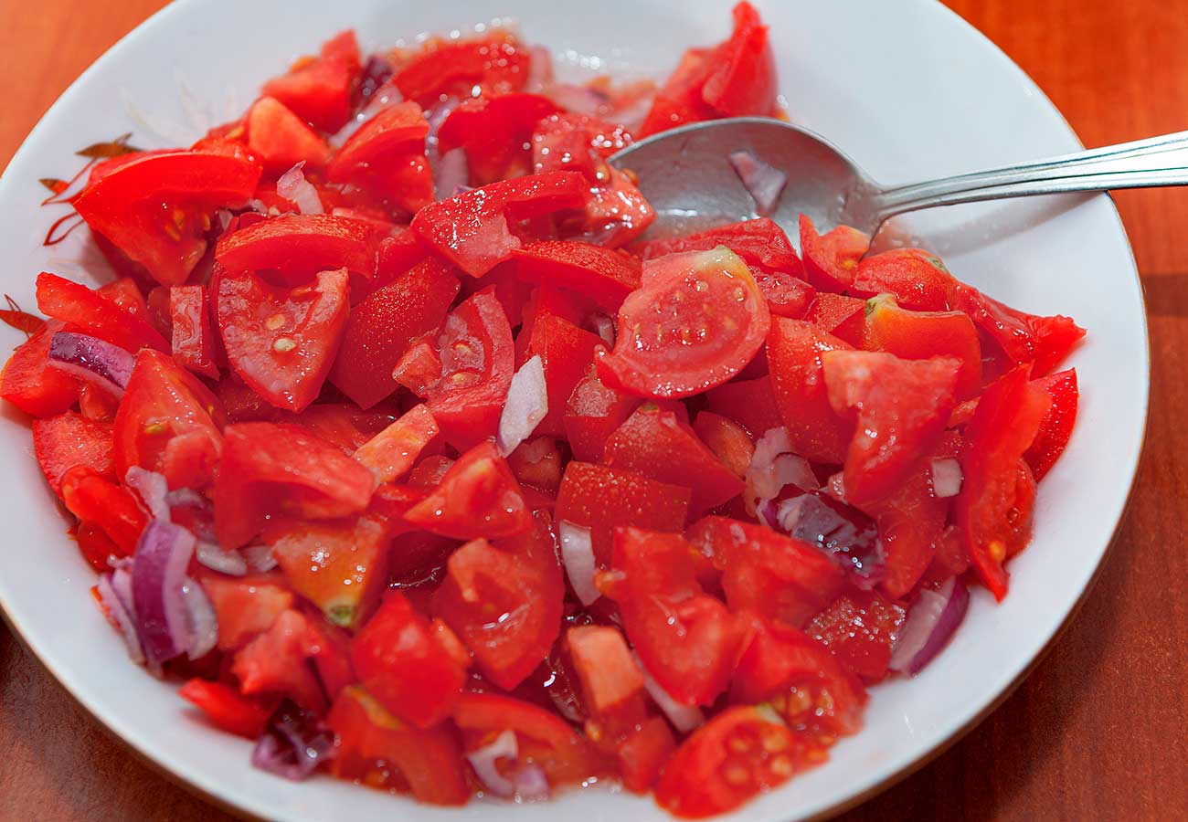 Receta de ensalada de tomate de la huerta. Foto: Bigstock