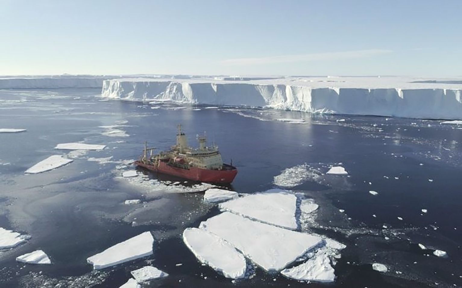 EuropaPress 3307091 equipo investigacion examino lecho marino cerca glaciar thwaites rv