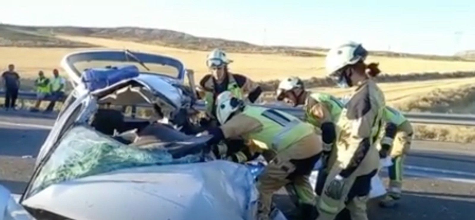 Mueren dos personas al colisionar un camión y un turismo en la AP-2 a la altura de Pina de Ebro