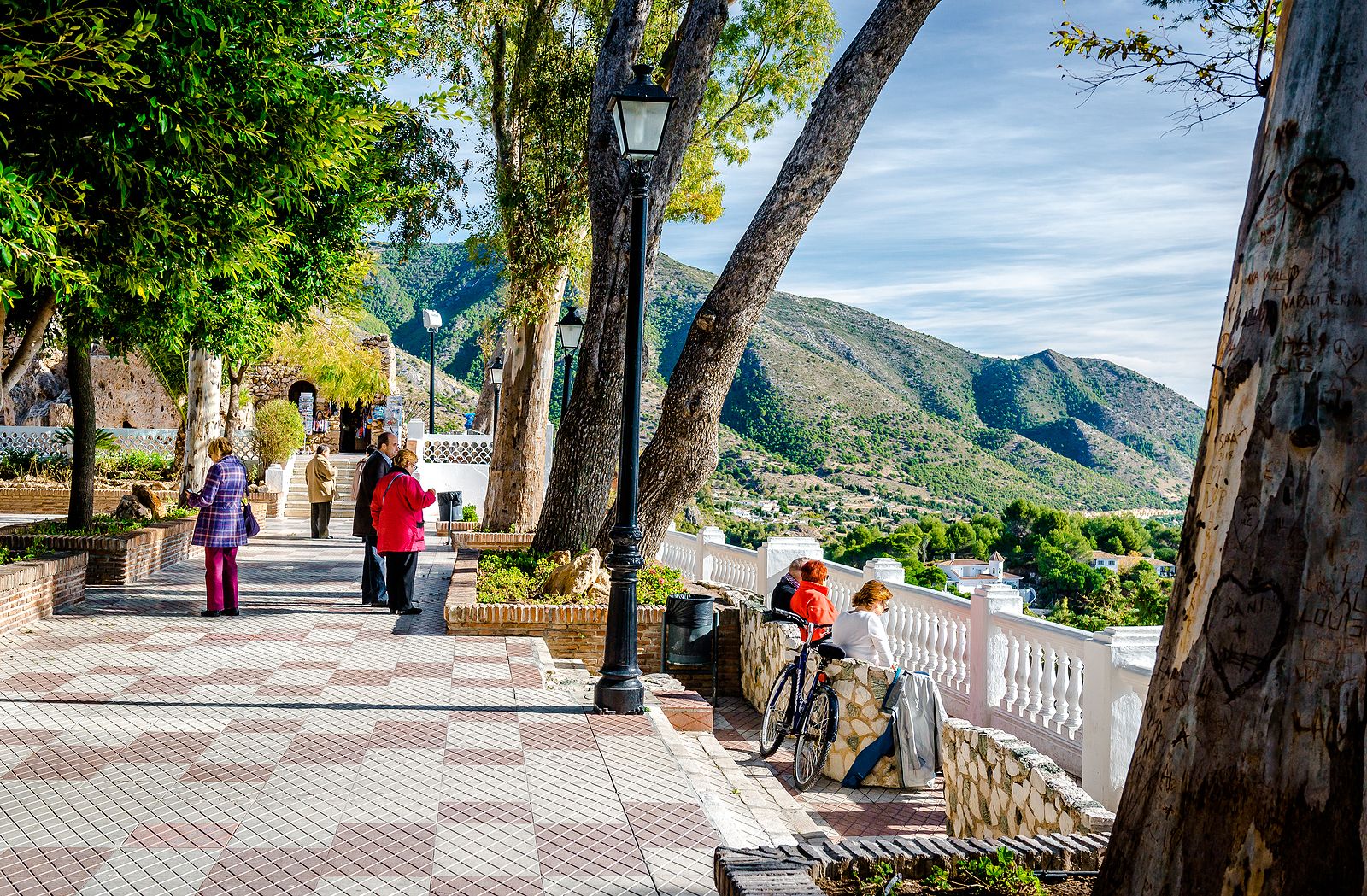 Mijas (Málaga) ayudará a sus mayores extranjeros con todo tipo de trámites