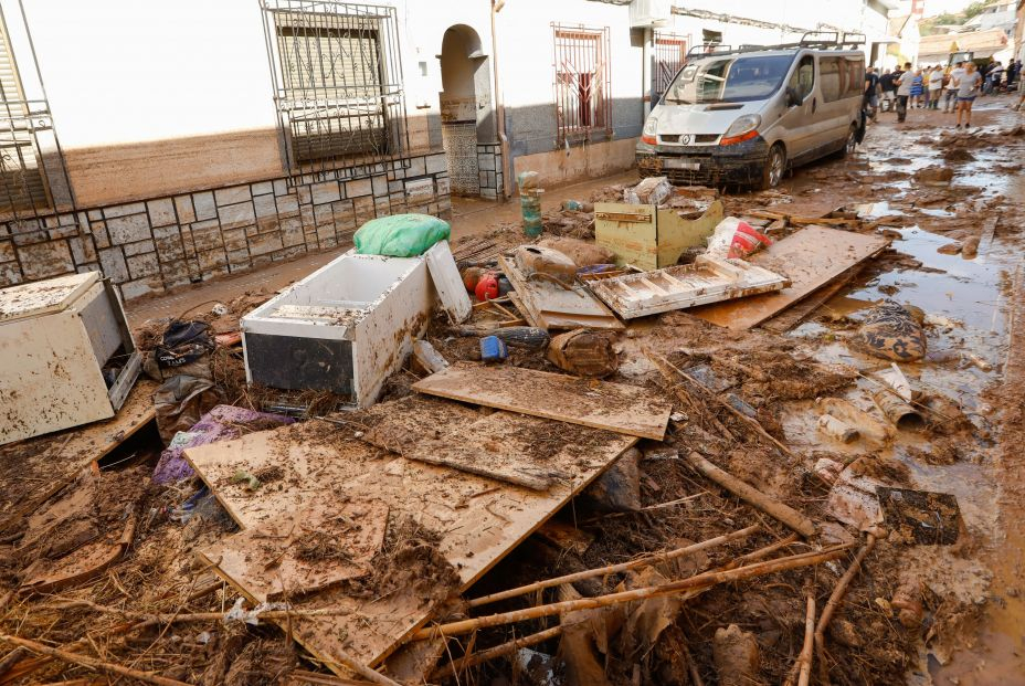 EuropaPress 4705834 desperfectos calle llena barro agua inundacion pedania javali viejo 26