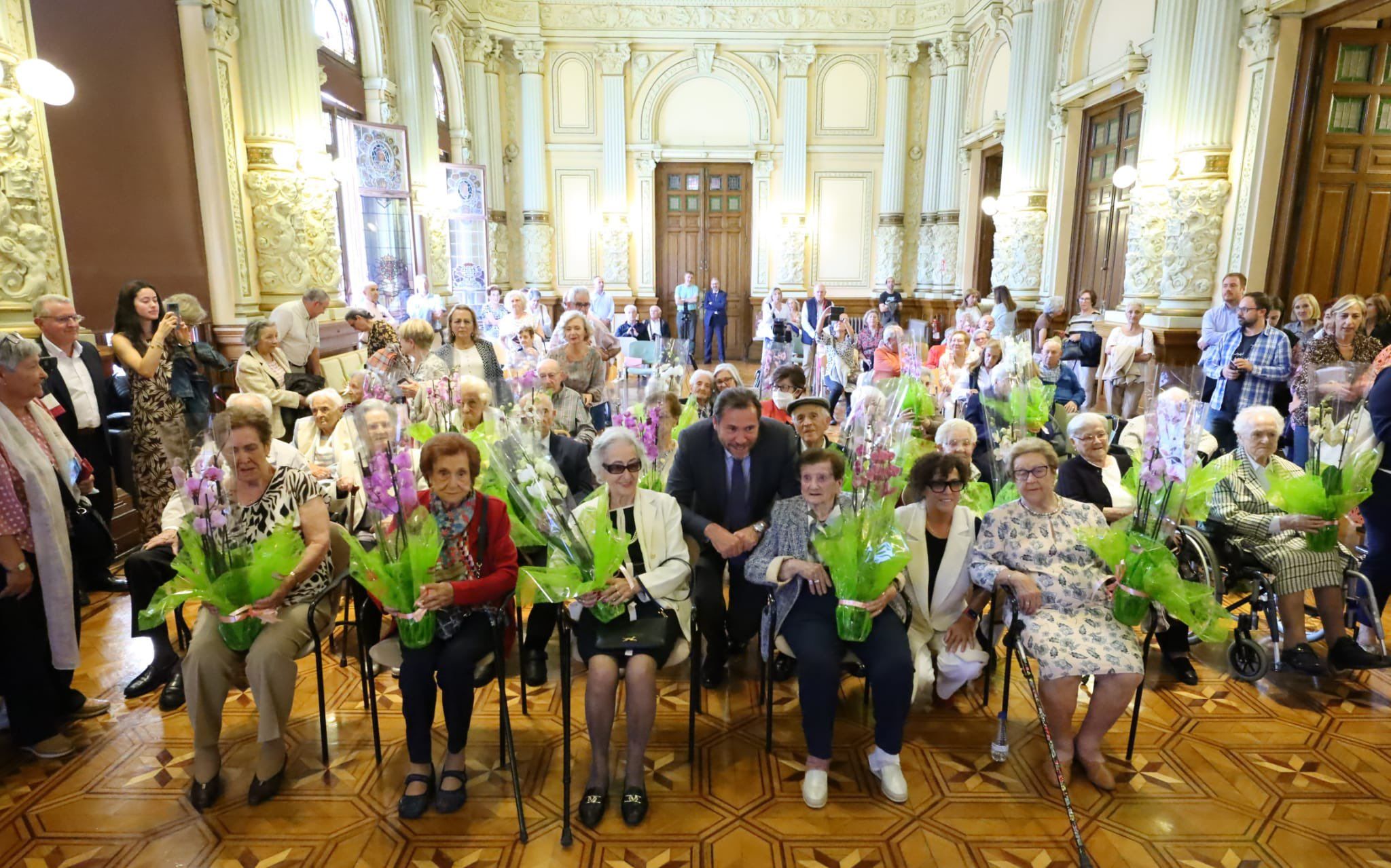 Valladolid rinde homenaje a sus centenarios, "la generación de los sacrificios"