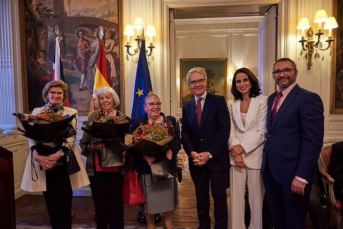 homenajeados con Embajador y consejera