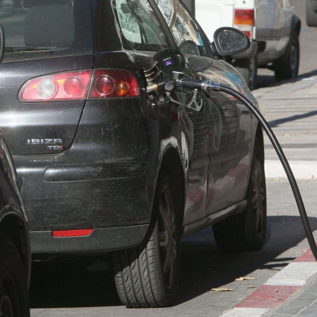 El precio de la gasolina y del gasóleo sigue cayendo, abaratándose hasta casi un 3%. Foto: Europa Press