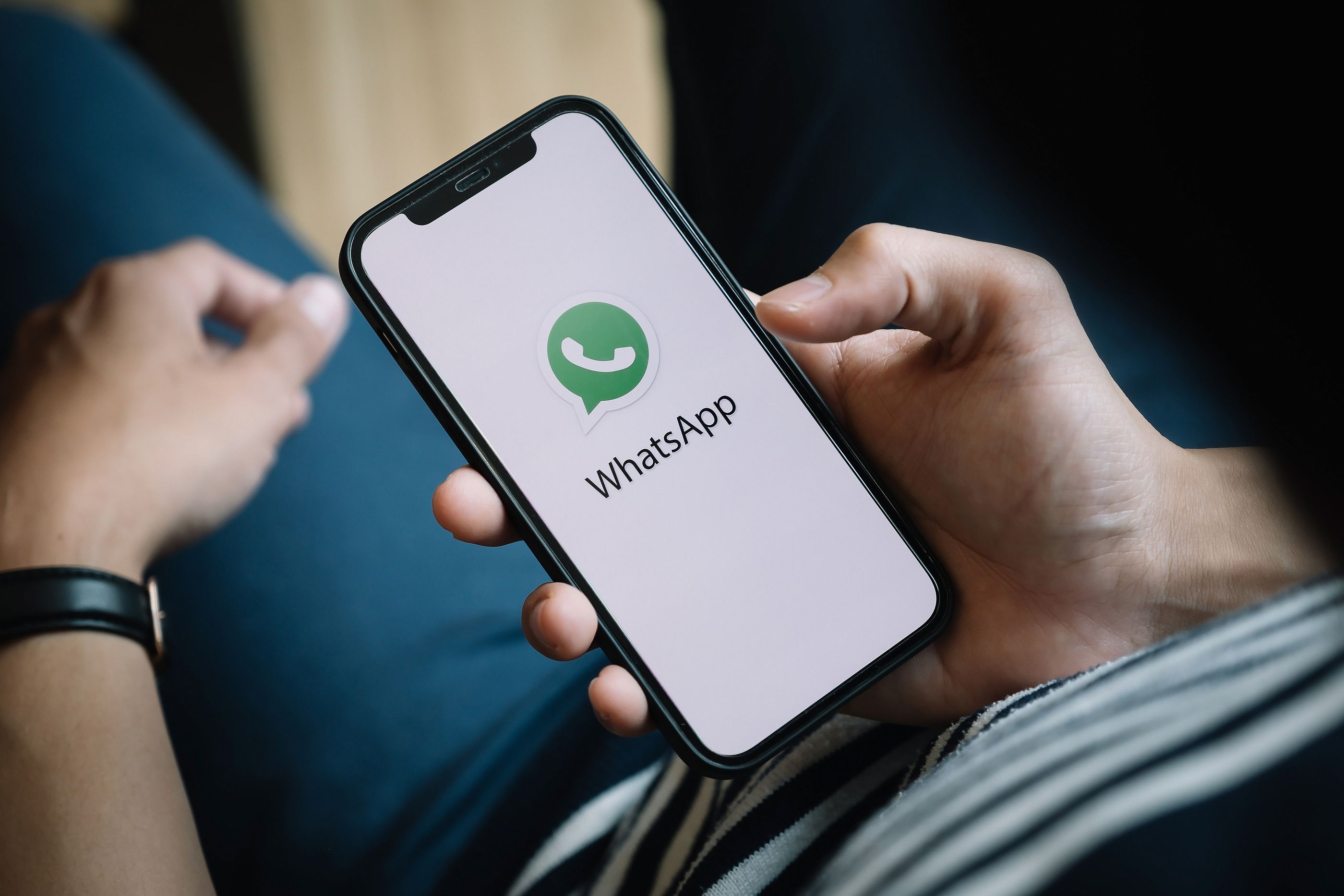 Cómo felicitar el año por WhatsApp a todos tus contactos a la vez