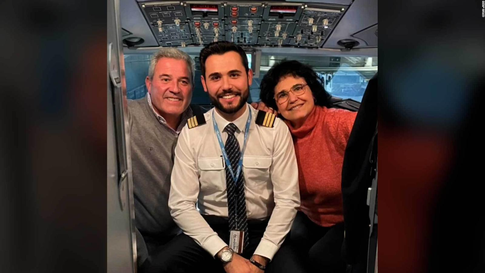 VÍDEO: El emotivo mensaje de un piloto a sus padres por la megafonía del avión