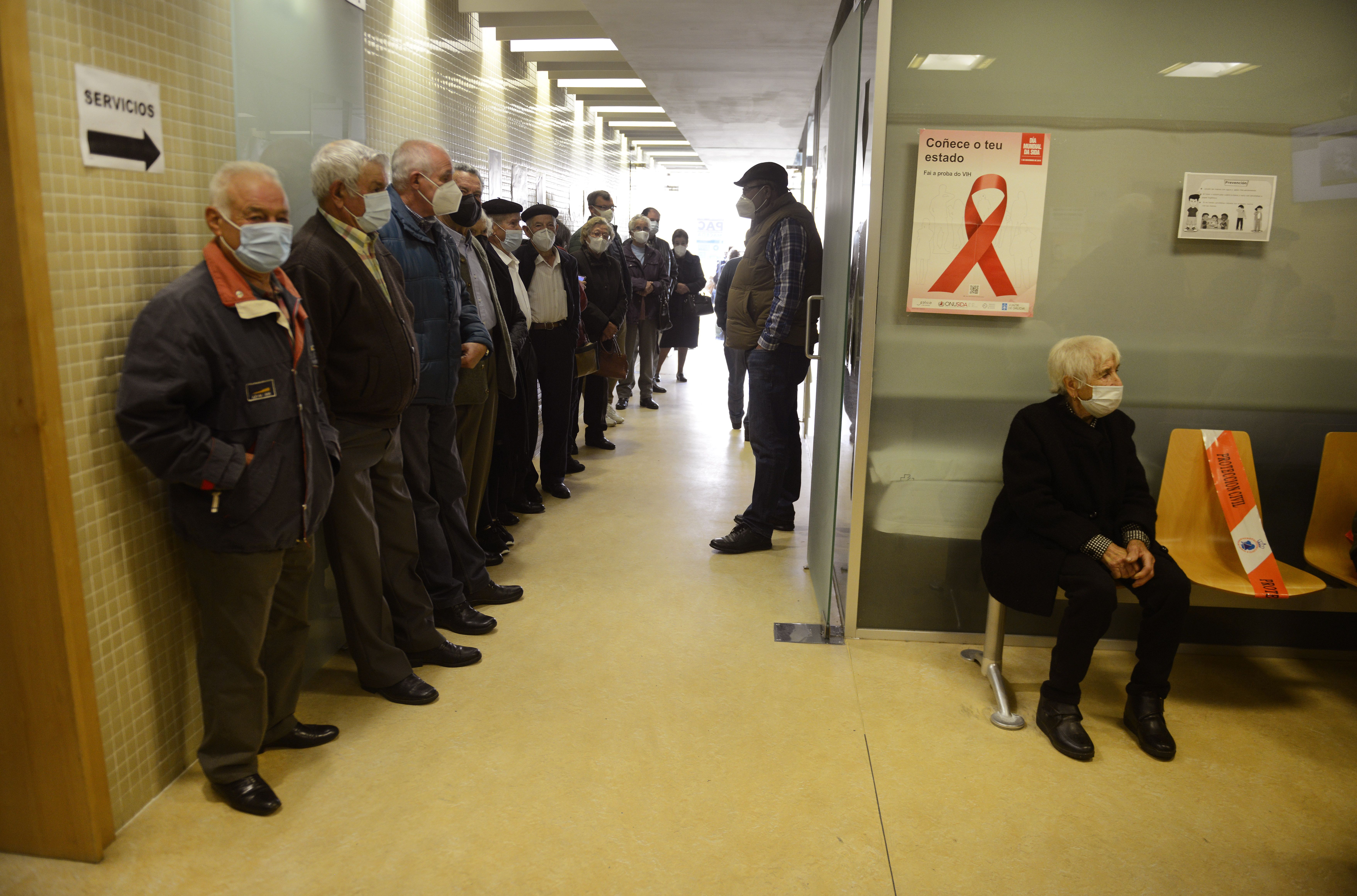 Un hombre de 80 años acude al centro de salud porque no ve de un ojo, y le dan cita para 2024