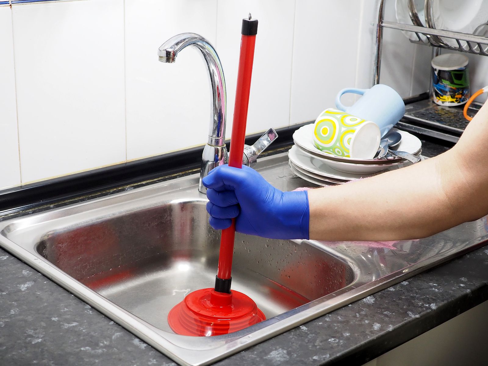 Trucos de limpieza: Esta es el mejor truco para desatrancar el fregadero  rápidamente si lo tienes atascado