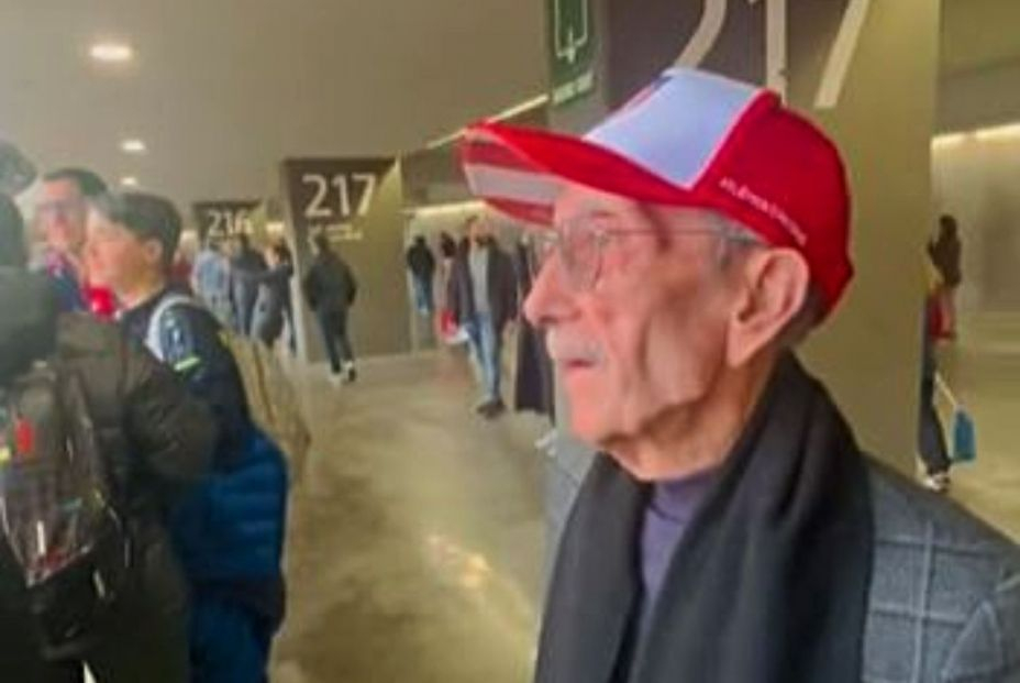 VÍDEO: El regalo de un nieto a su abuelo por su 93 cumpleaños que emociona en las redes. Foto: TikTok