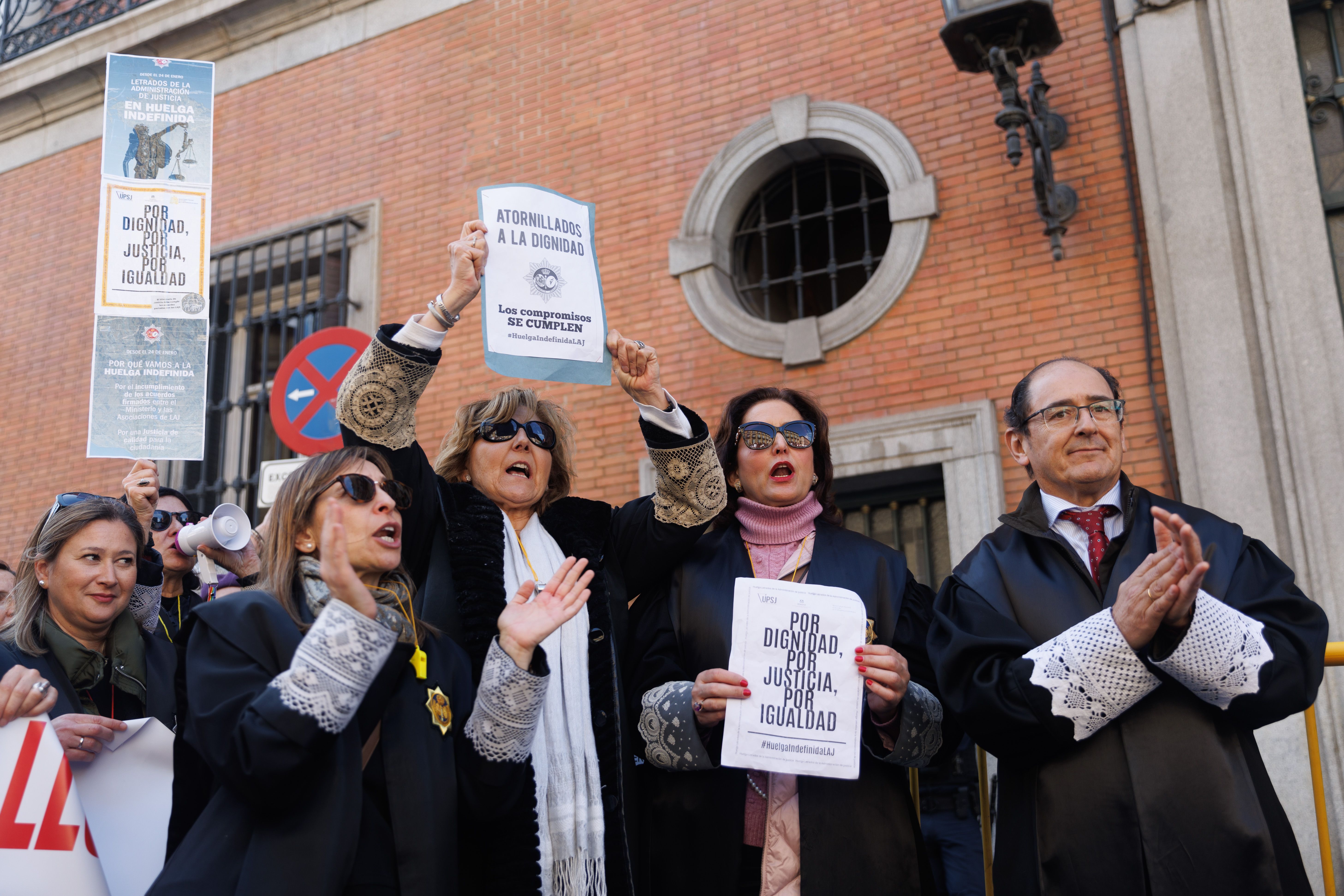 Miles de ciudadanos, perjudicados por la huelga de letrados