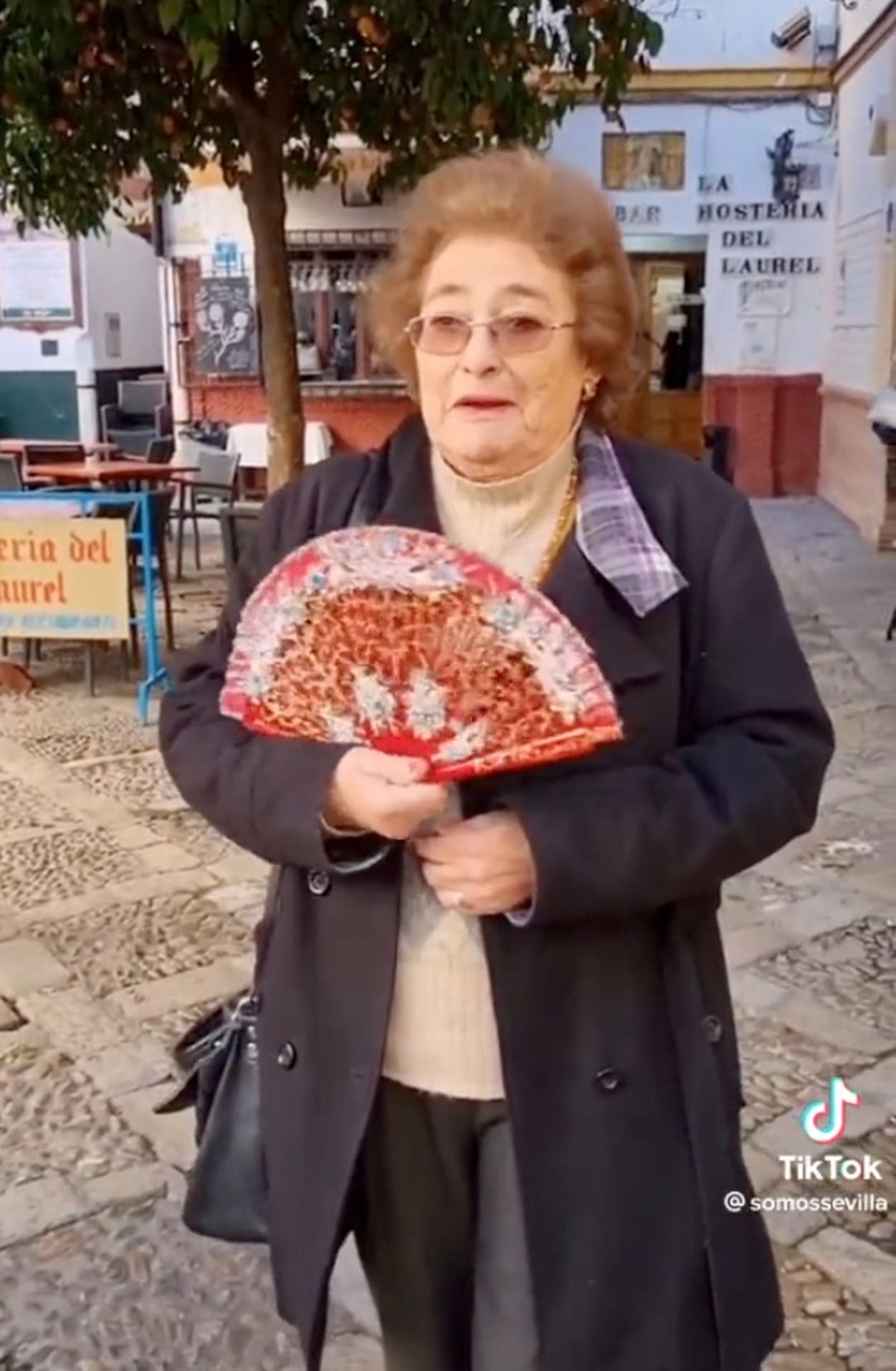 El lenguaje de los abanicos: así lo utilizaban las mujeres para mandar mensajes a los hombres