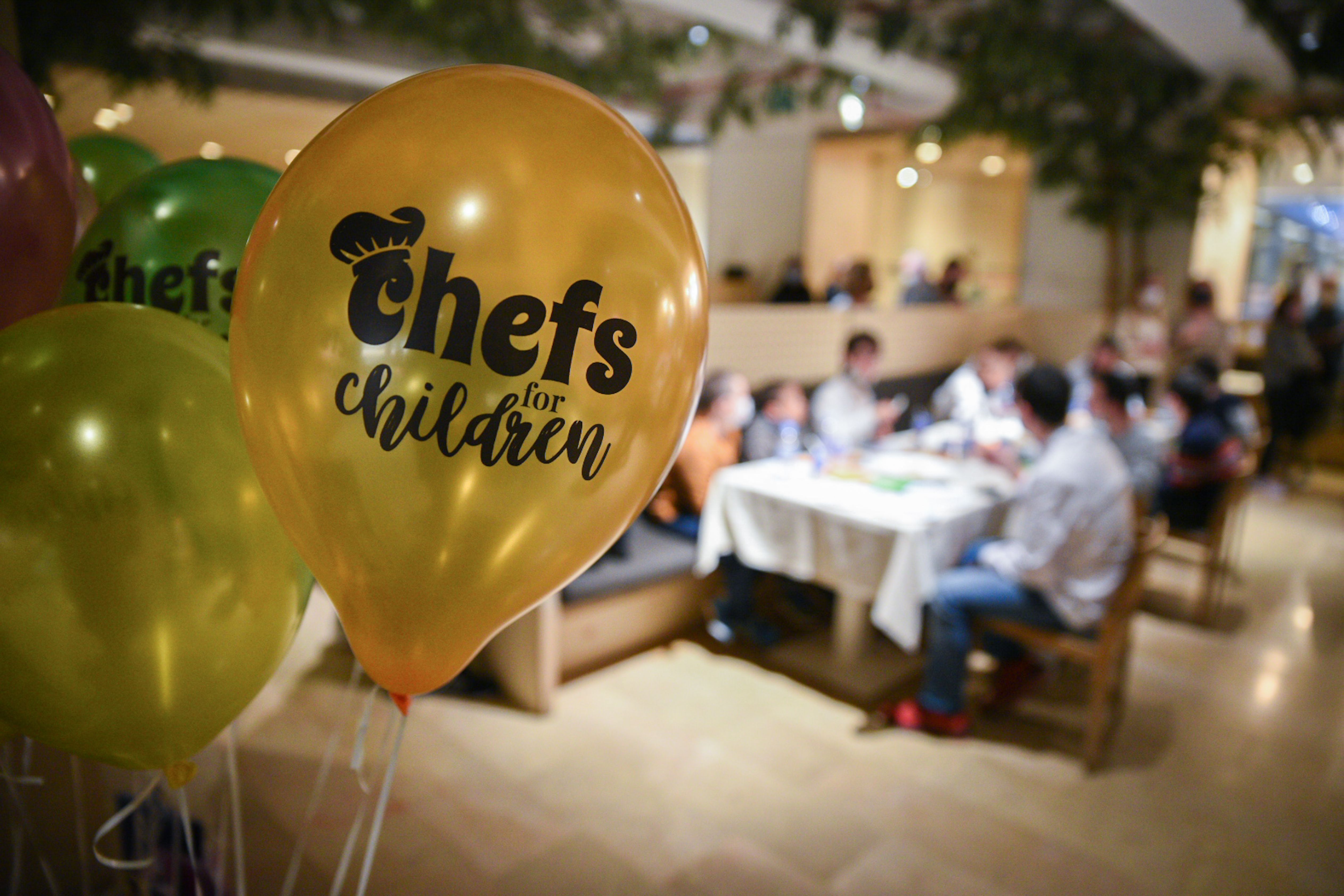 ChefsForChildren reúne a 40 chefs con Estrellas Michelin y 150 niños con enfermedades graves . Europa Press