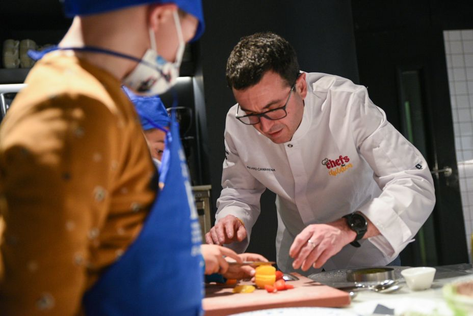 EuropaPress 4266102 chef valenciano ricard camarena primer taller cocina chefsforchildren ninos