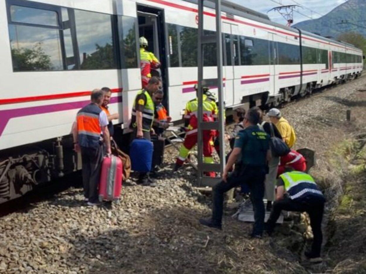 Muere el conductor de un tractor tras ser arrollado por un Alvia en un paso a nivel