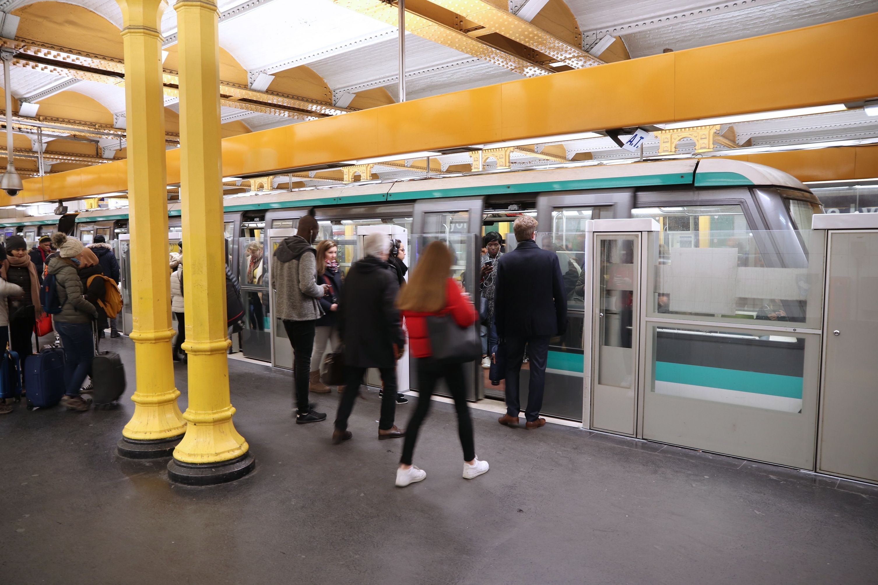 Muere arrastrada tras quedar su ropa enganchada en un vagón del metro de París