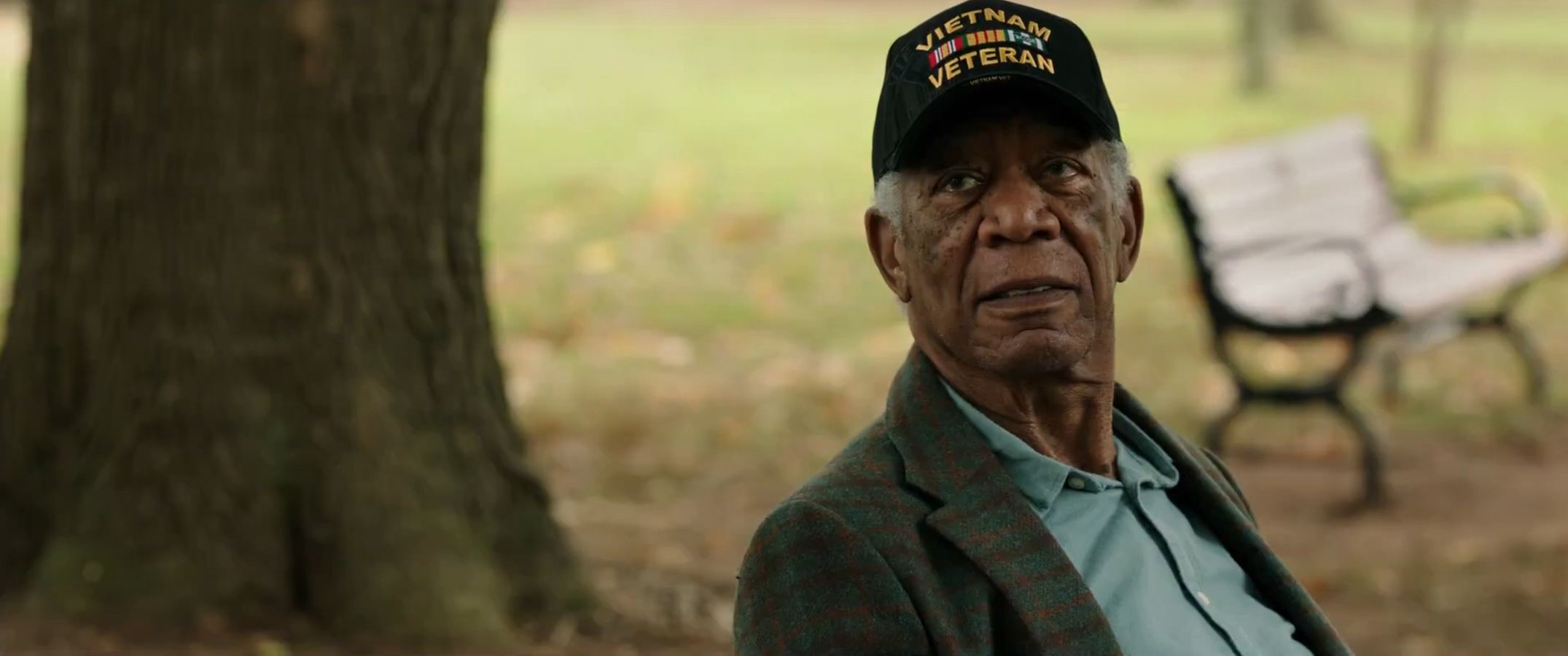 Morgan Freeman protagoniza una visión llena de luz sobre el duelo en 'Una buena persona'
