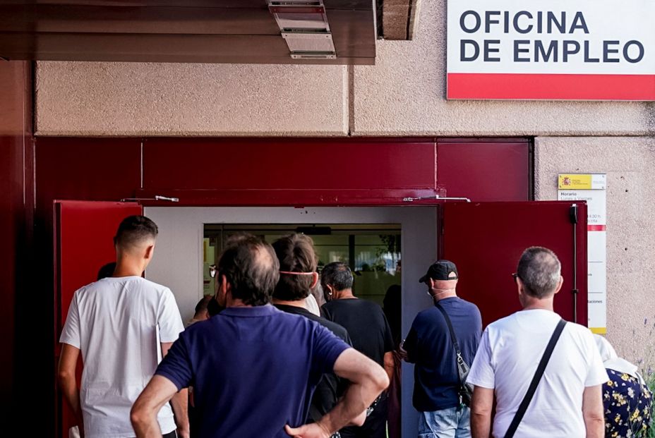 Edadismo laboral: los sénior firman casi la mitad menos de contratos que los jóvenes