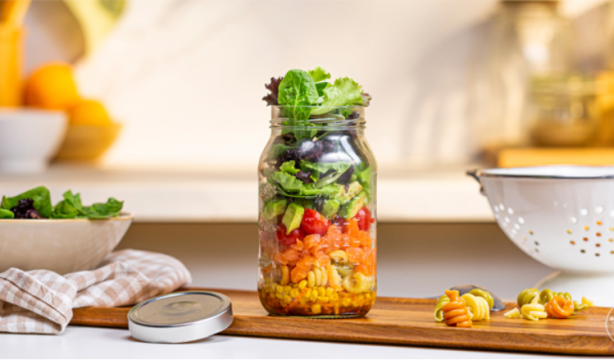5 recetas de ensaladas verticales 'Jar Salad' para una dieta sana y equilibrada