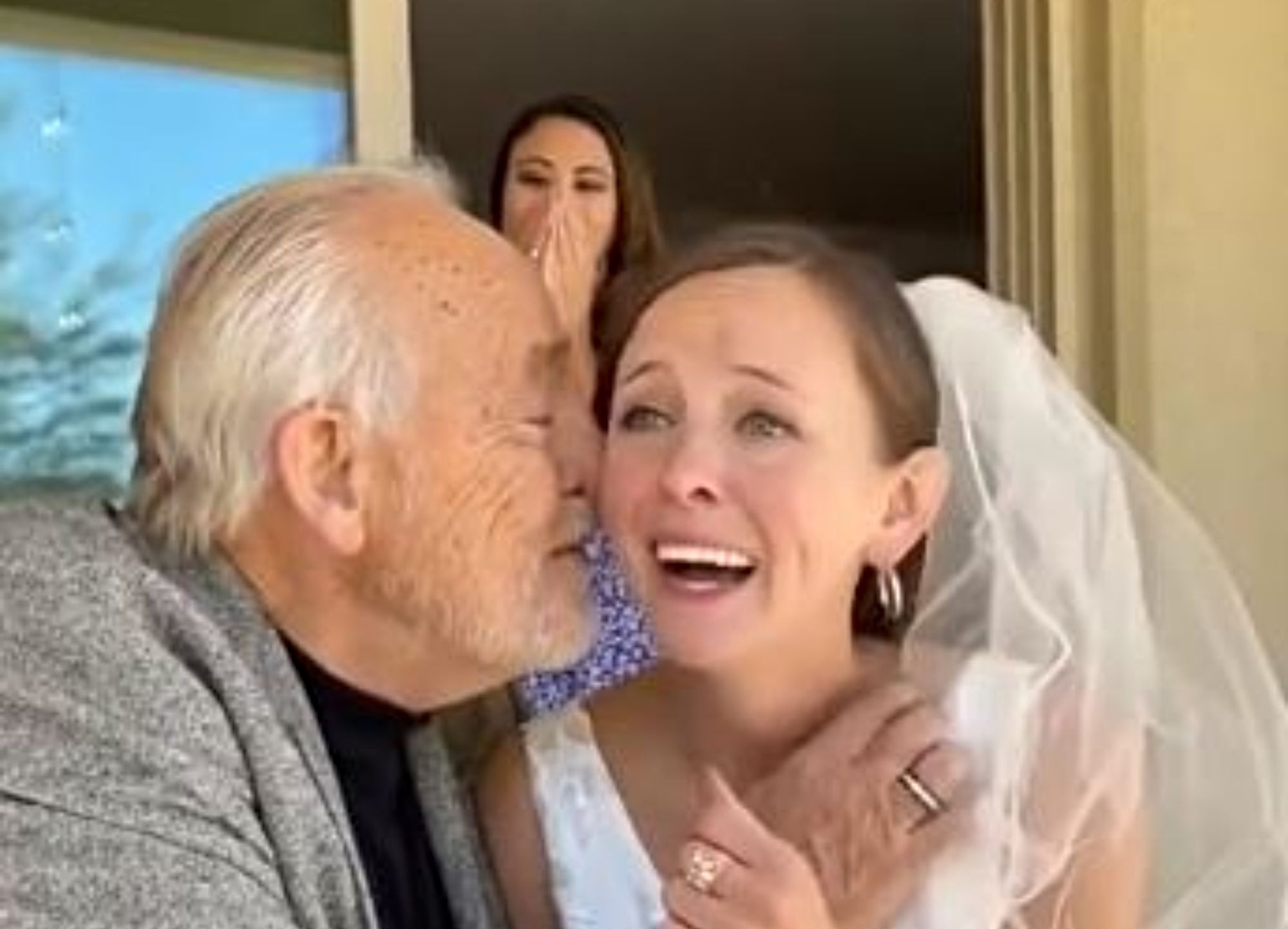 VÍDEO: La emoción de una joven cuando su padre con alzhéimer la recuerda en el día de su boda. Foto: TikTok