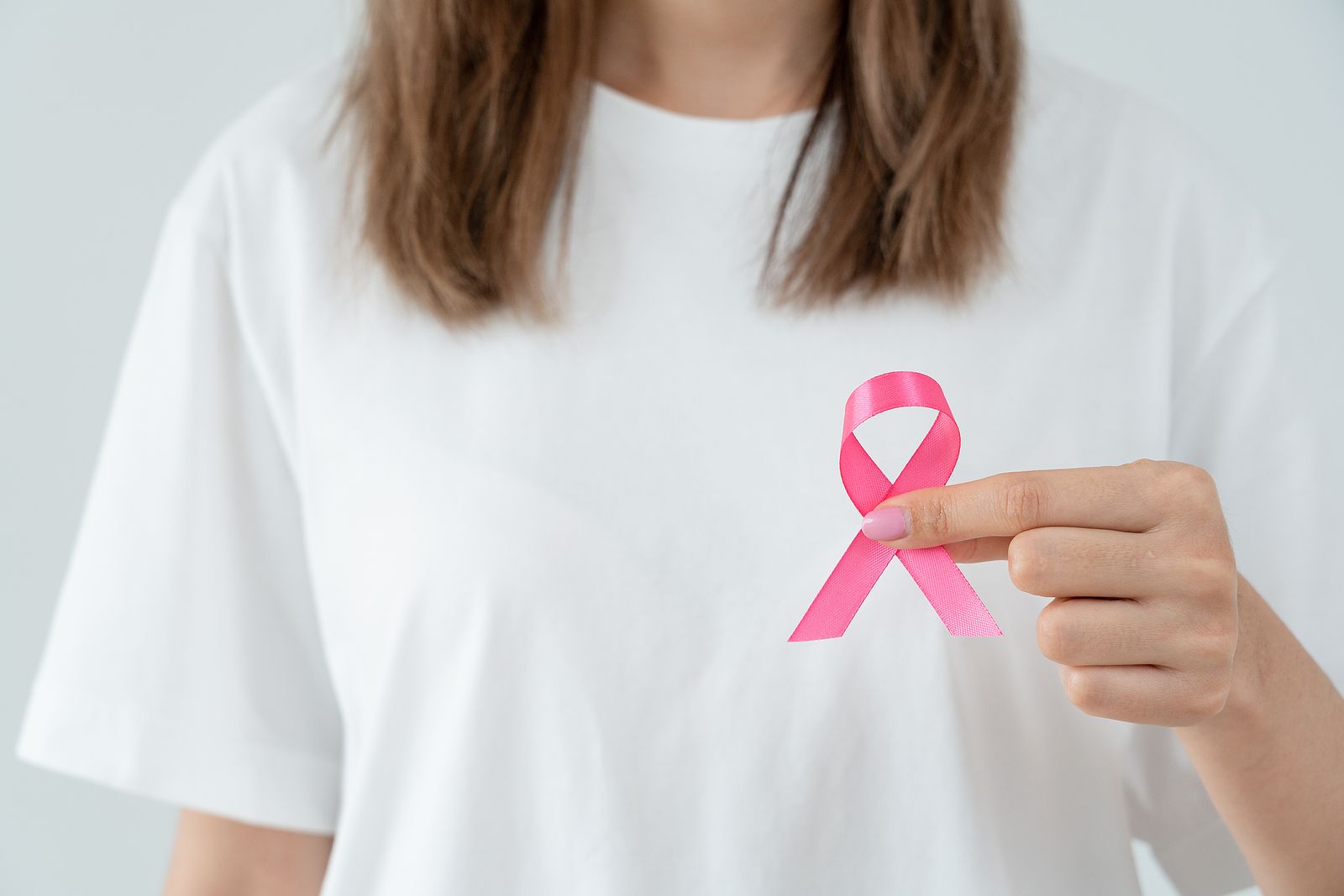 La supervivencia al cáncer de mama aumenta, pero aparece a edades más tempranas