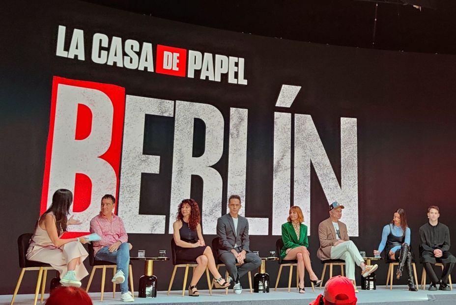 El cast de Berlín en la presentación