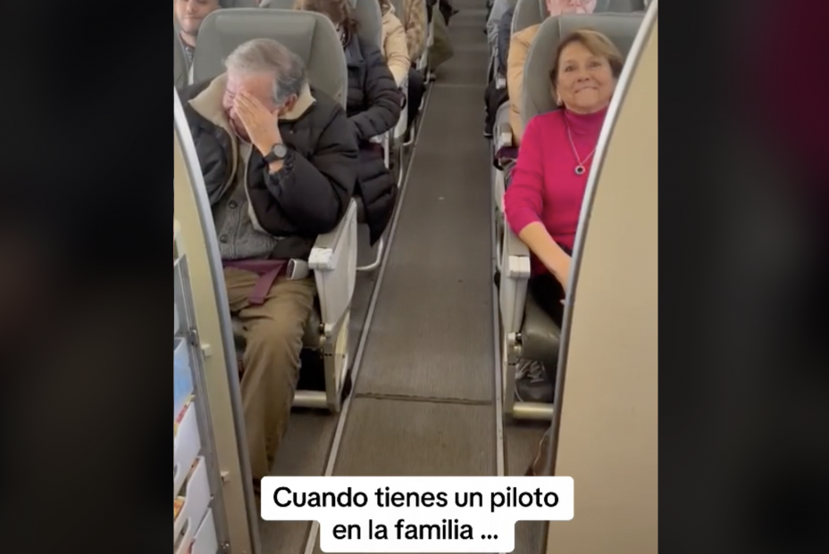 Vídeo: Piloto dedica emotivo mensaje a sus padres y abuelos durante un vuelo