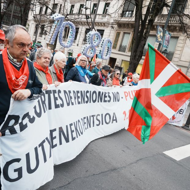 EuropaPress 5064845 cientos personas protestan manifestacion reclamar pension minima 1080 euros