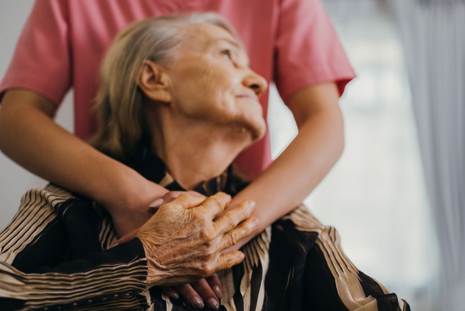 Consejos para mejorar la comunicación con las personas mayores. Foto: Bigstock