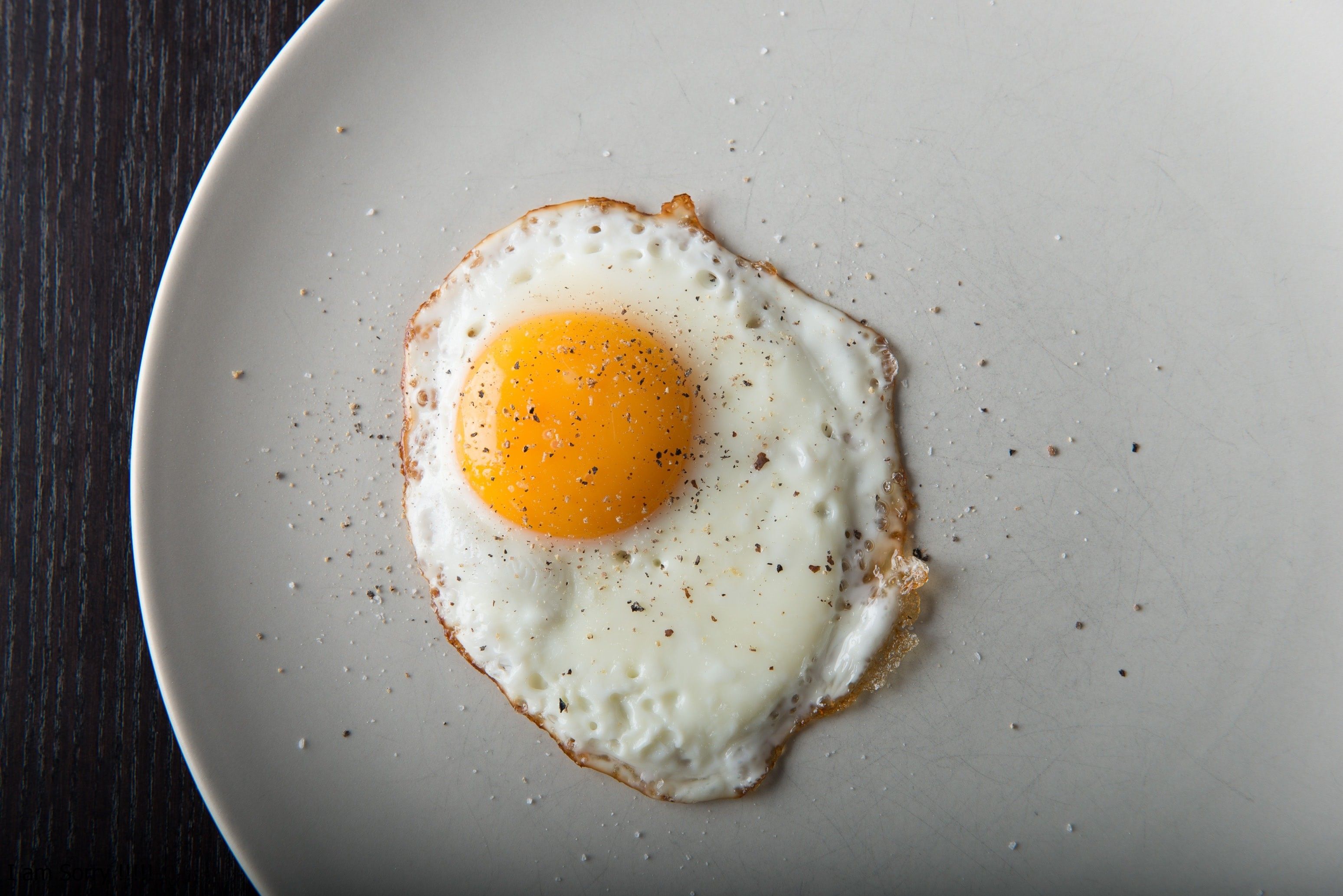 Cómo hacer huevos cocidos en el microondas sin riesgo y por qué