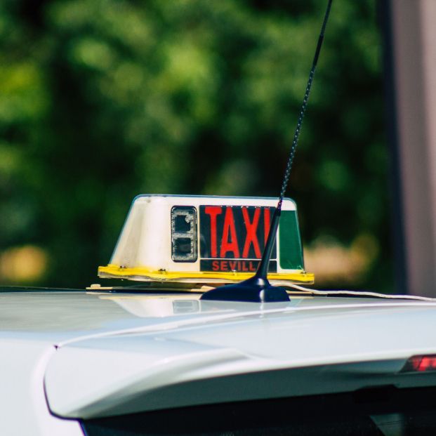 Muere un joven de 26 años tras arrojarse contra un taxi. Foto: Bigstock