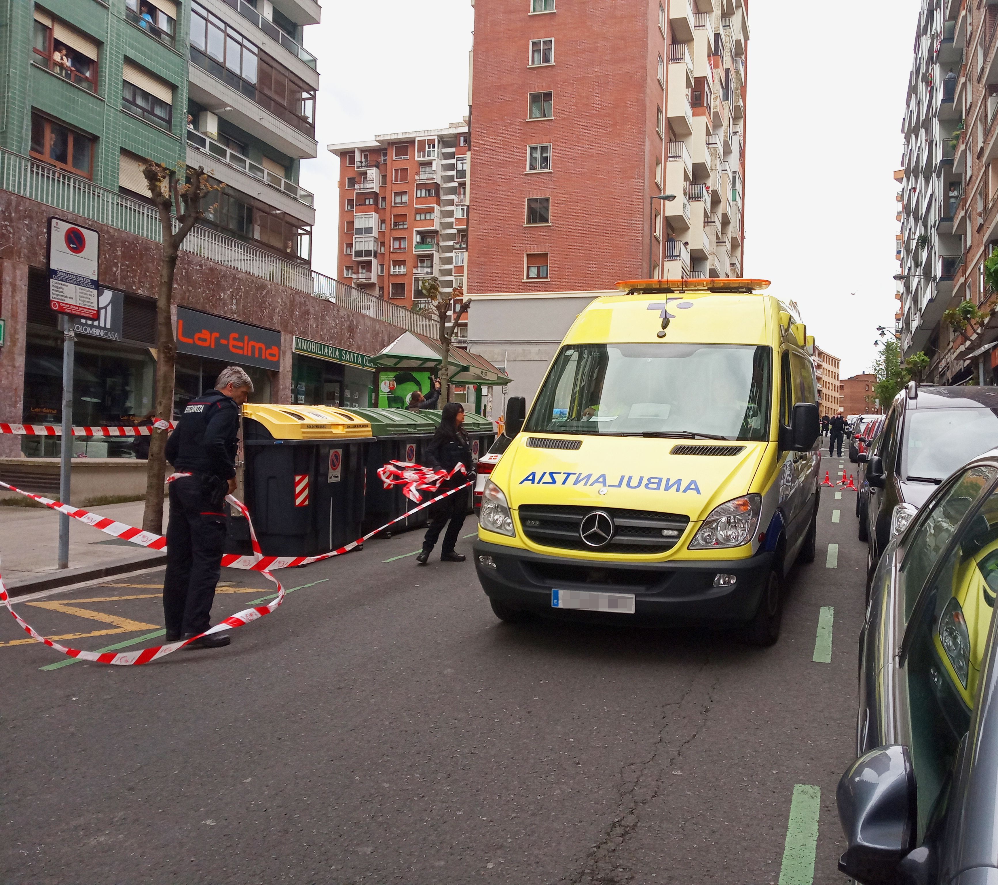 La huelga de ambulancias en Euskadi deja a decenas de mayores sin servicio