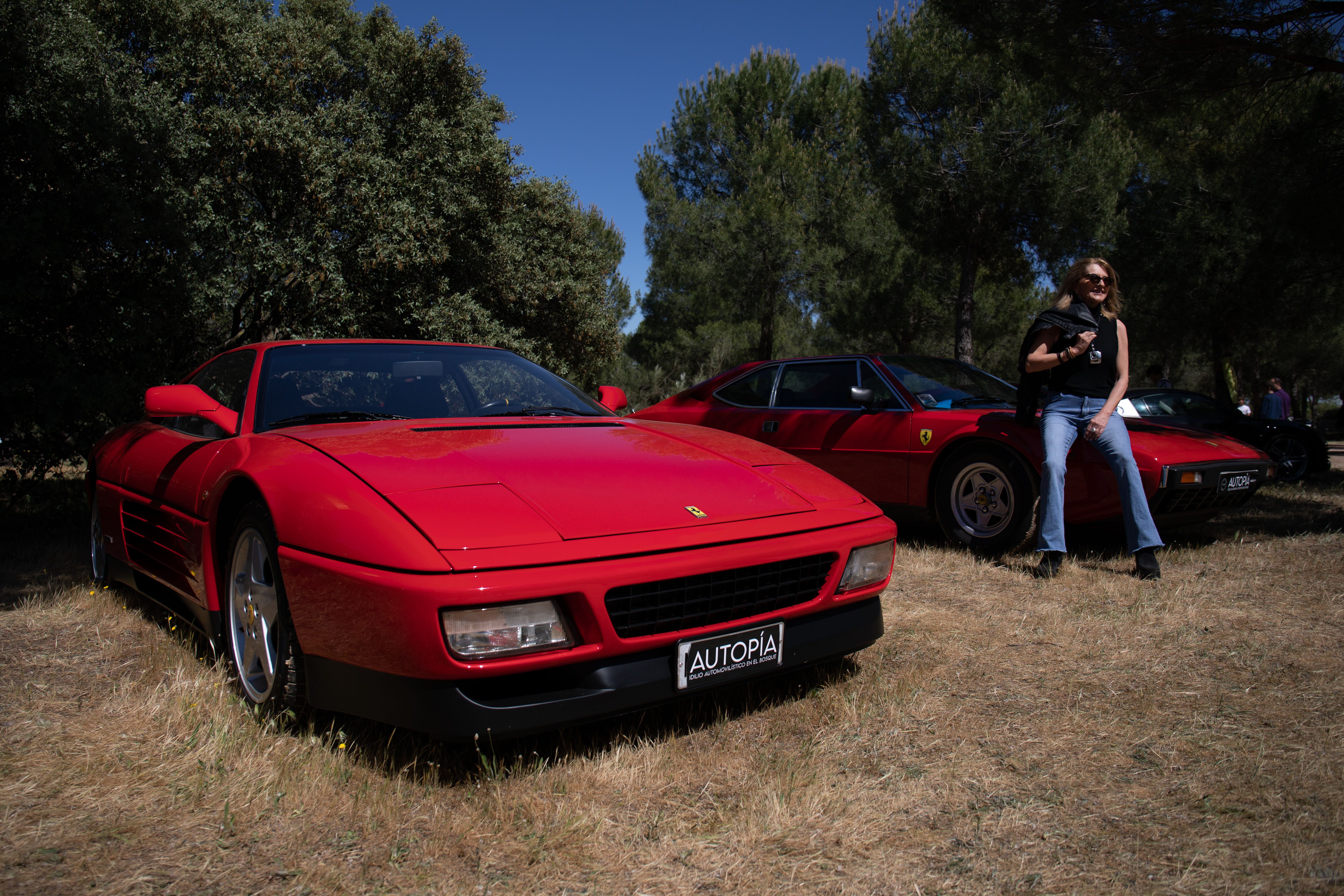 EuropaPress 5139519 dos coches ferrari rojos segunda edicion feria autopia bosque santander