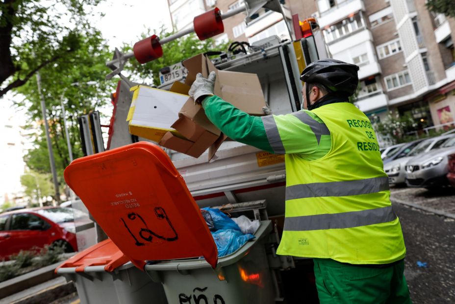 Abuelo, ¿quién baja hoy la basura?