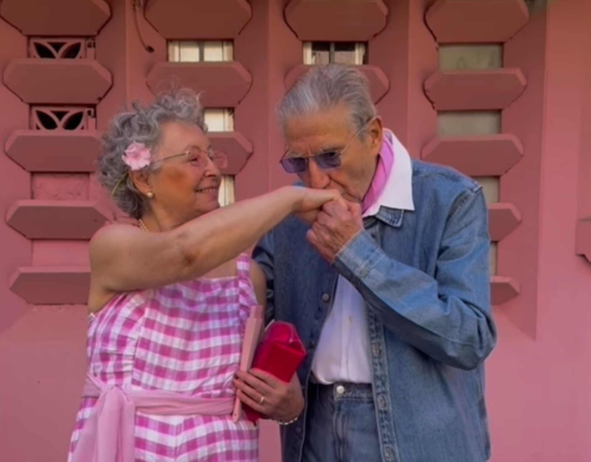 VÍDEO: Muestra cómo se verían Barbie y Ken de mayores, con sus abuelos como protagonistas. Foto: Instagram