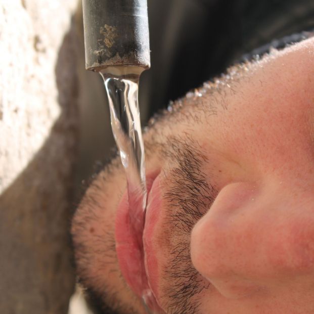 Si bebes más de tres litros de líquidos al día podrías padecer un trastorno hormonal