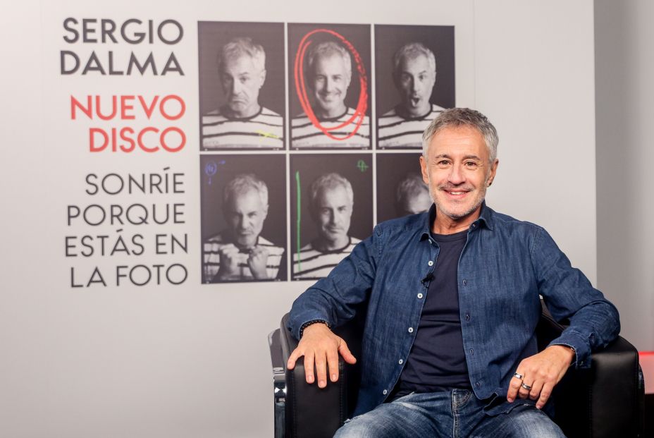 Sergio Dalma regresa a sus inicios con su nuevo disco 'Sonríe porque estás en la foto'