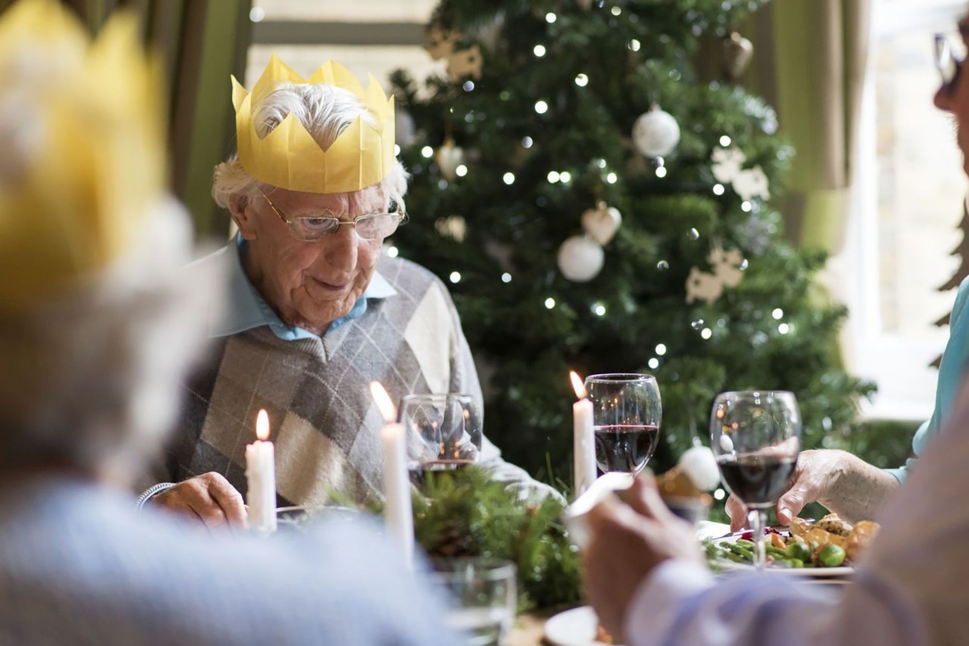 Cenar en familia en Navidad: el ritual preferido de las personas mayores de 64 años