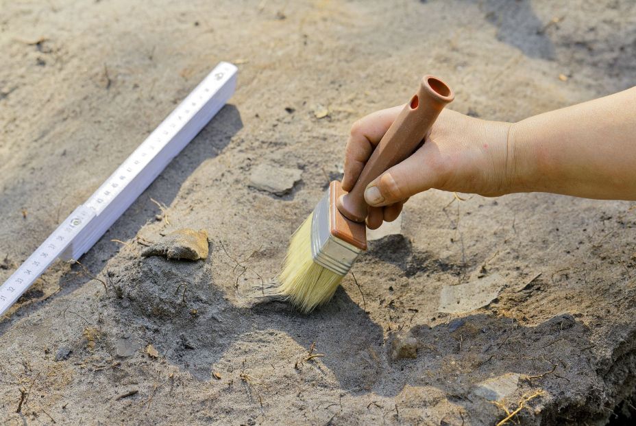 Arqueólogos encuentran evidencias de banquetes en los restos de un cementerio medieval en Gales (bigstock)  