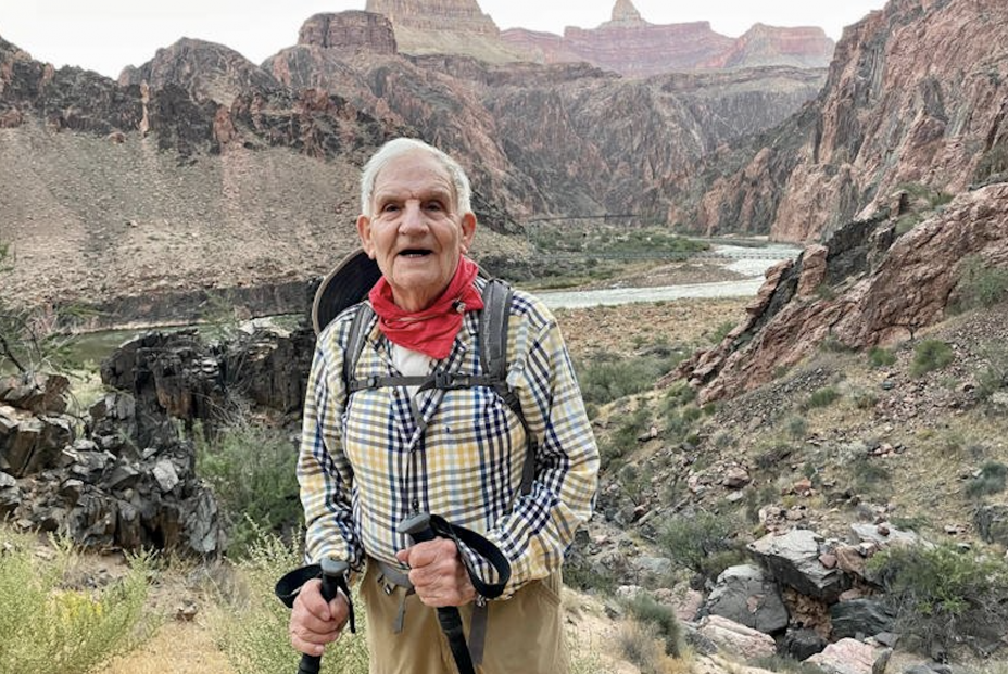 Un español de 92 años bate el récord Guinness al cruzar a pie el Gran Cañón del Colorado