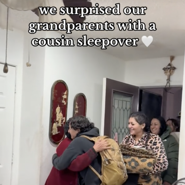 VÍDEO: Acuden por sorpresa a casa de sus abuelos para una noche de pijamas y esto es lo que pasó. Foto: TikTok