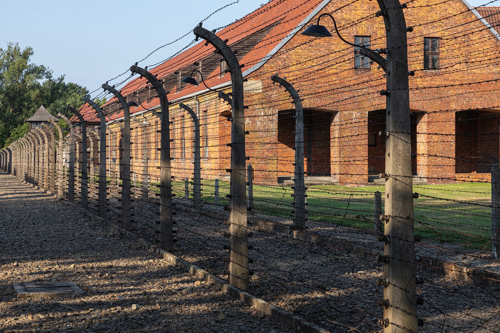 Peter René Pérez, superviviente del Holocausto, relata su "huida de los nazis" en una conferencia