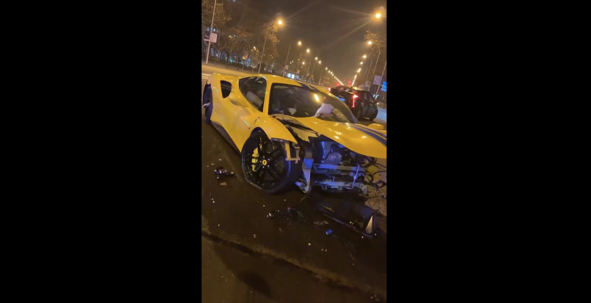 VÍDEO: Un conductor borracho estrella un Ferrari contra un árbol en plena Castellana de Madrid