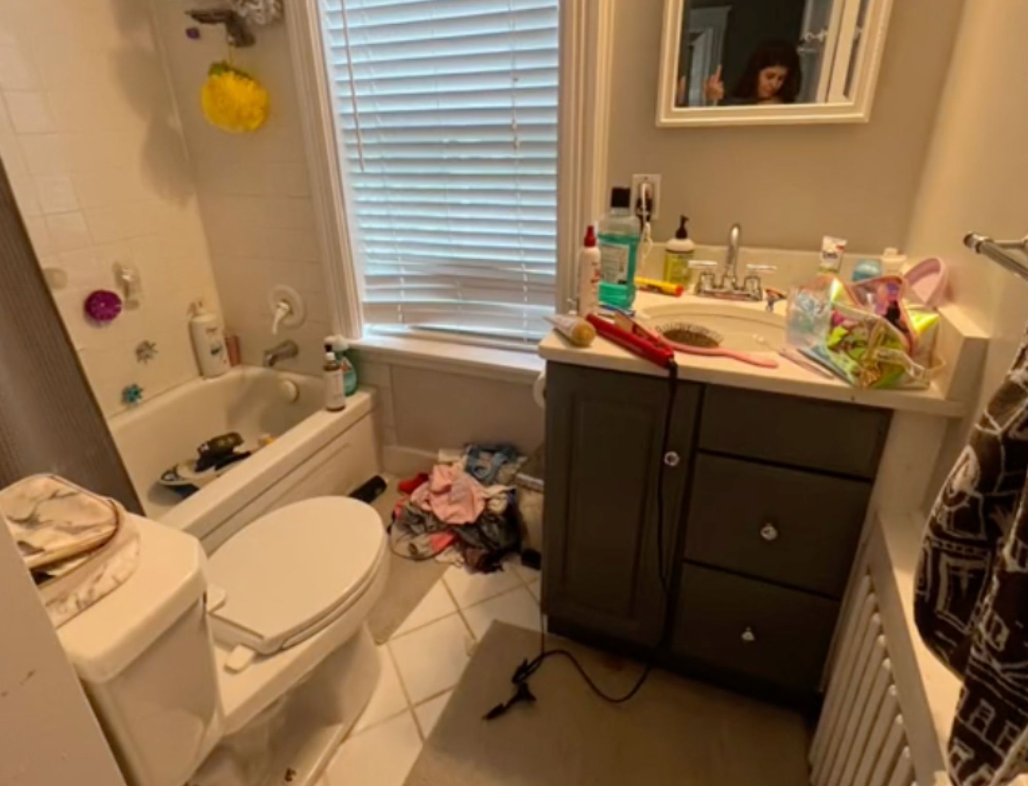 VÍDEO: Deja de limpiar durante dos días para que su marido viese lo que realmente hacía en casa. Foto: TikTok