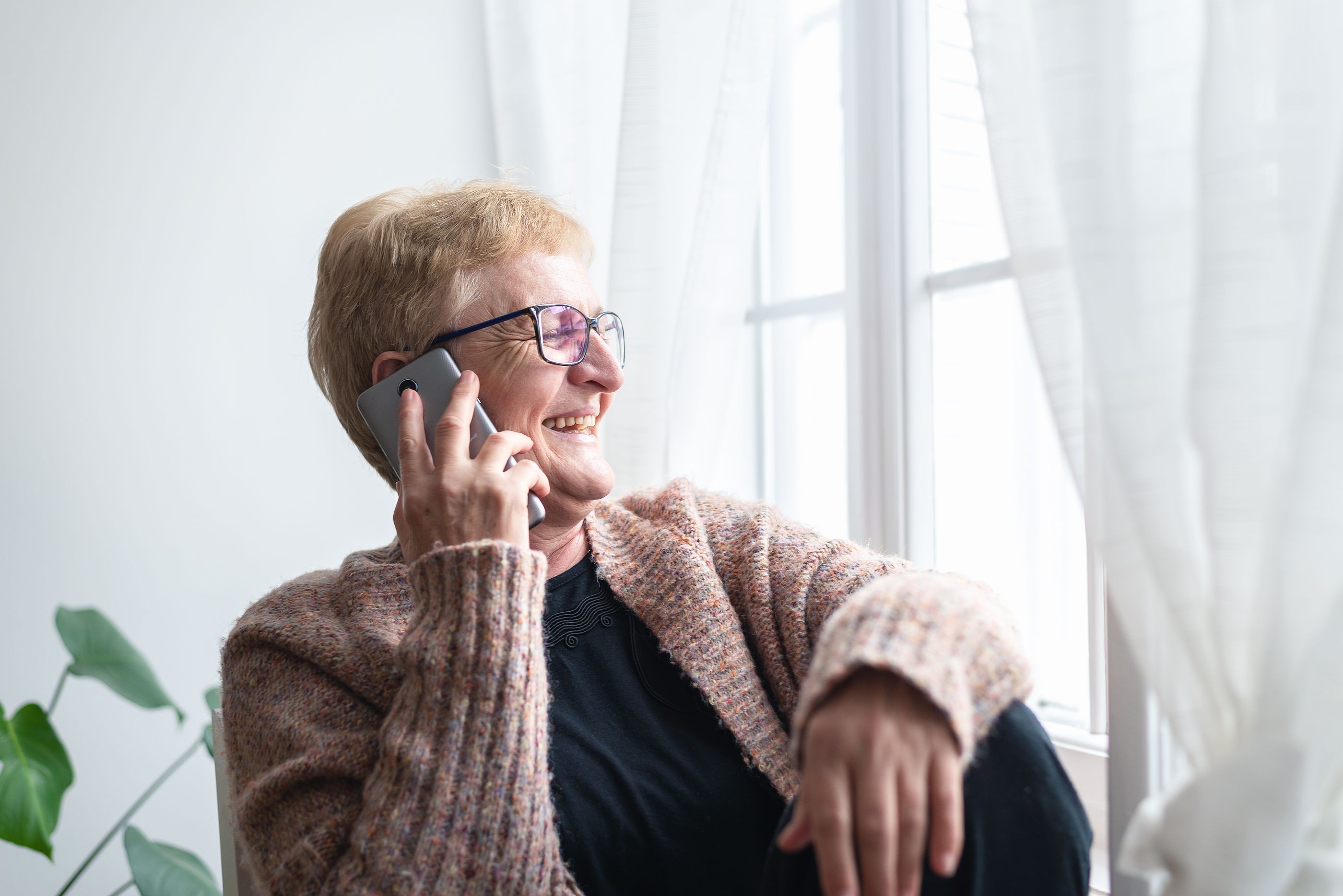 La atención psicológica por teléfono "funciona" para combatir la soledad y la depresión en mayores (Bigstock)