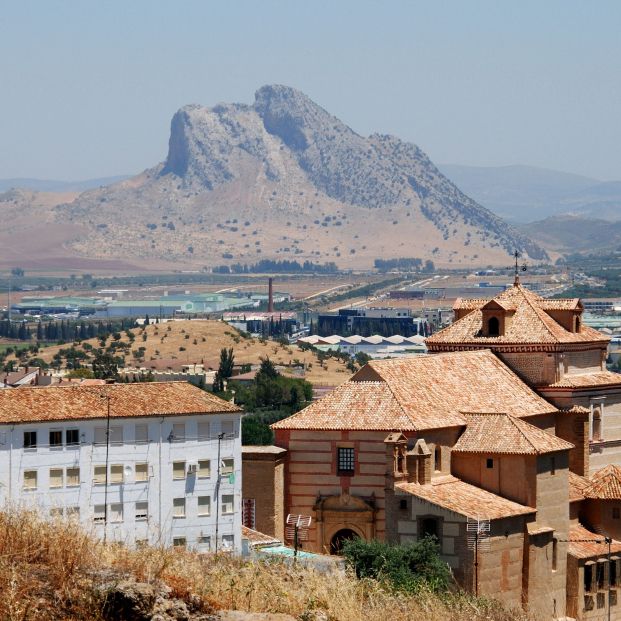 La Peña de los Enamorados: esta es la leyenda que esconde esta montaña, símbolo de Antequera (Bigstock)