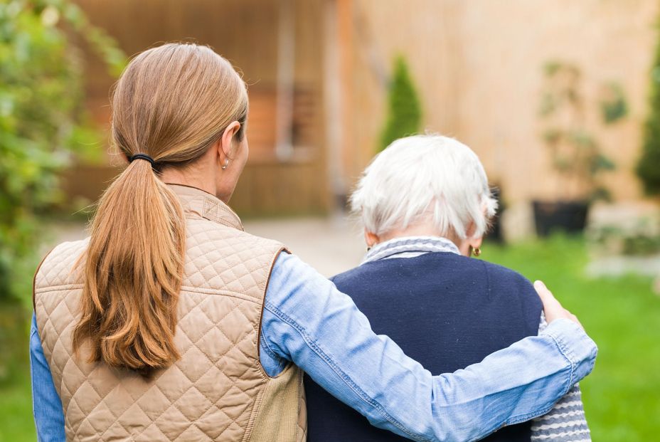 La evolución de los pacientes con demencia es mejor si los cuidadores cuentan con formación